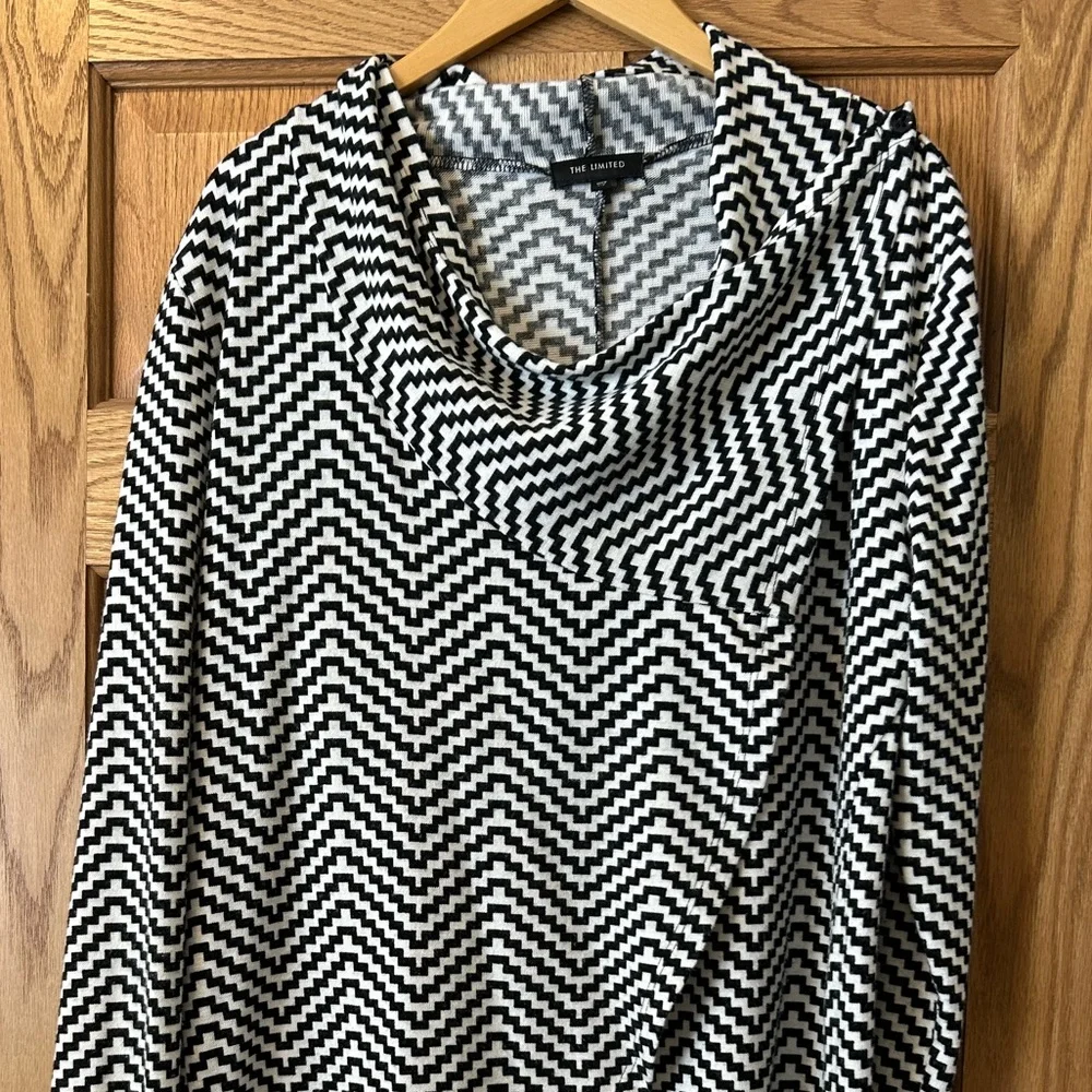 The Limited - Black and White One Button Wrap (Bobeau) Cardigan - Large - Picture 7 of 12